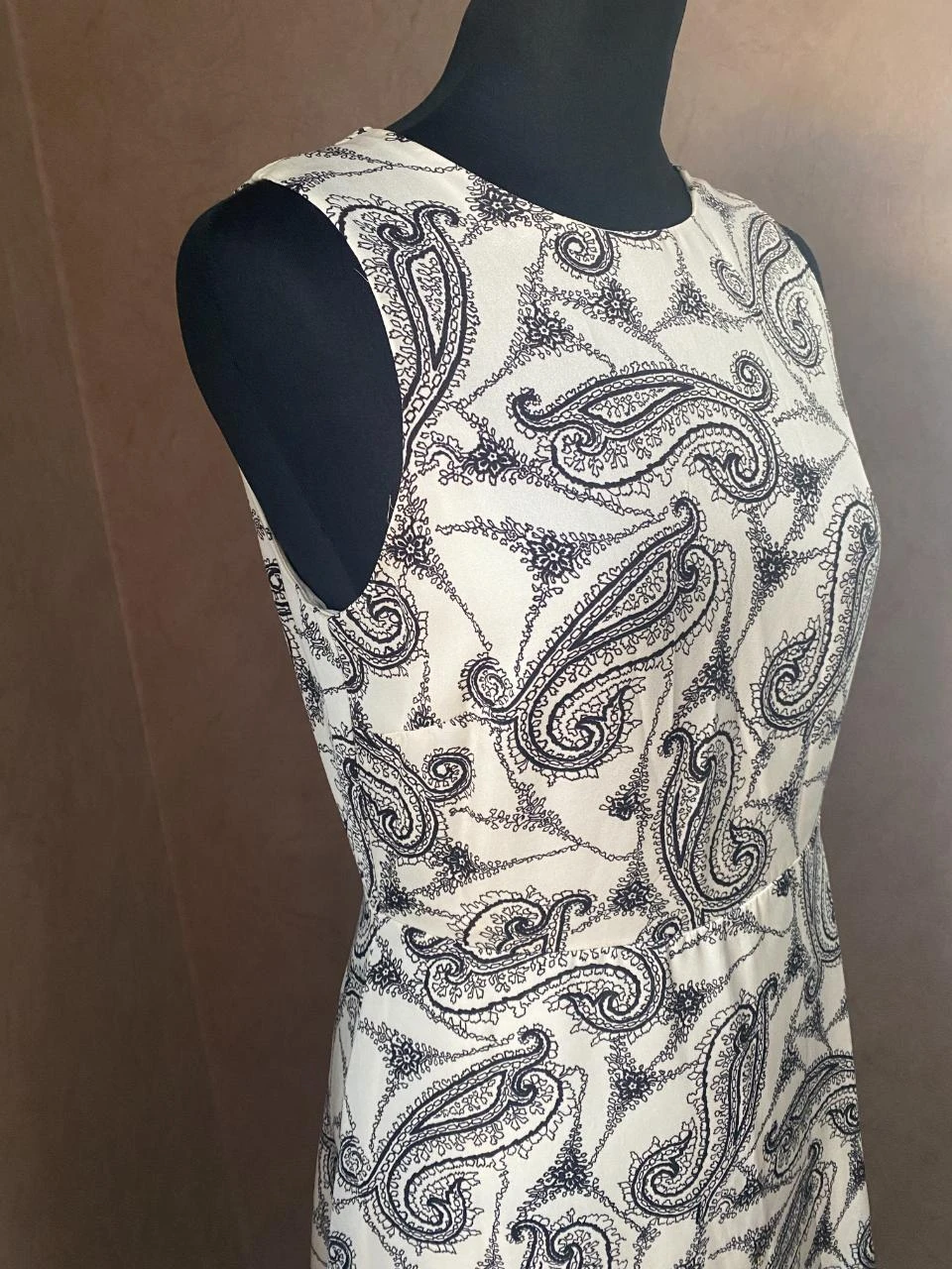 Mango Dress Size 36 Ecru Black Cashmere Print – Fluid Cut, Lined, Elegant – photo 4